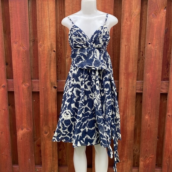 BCBG Maxazria Dress Size 4 - Picture 2 of 9